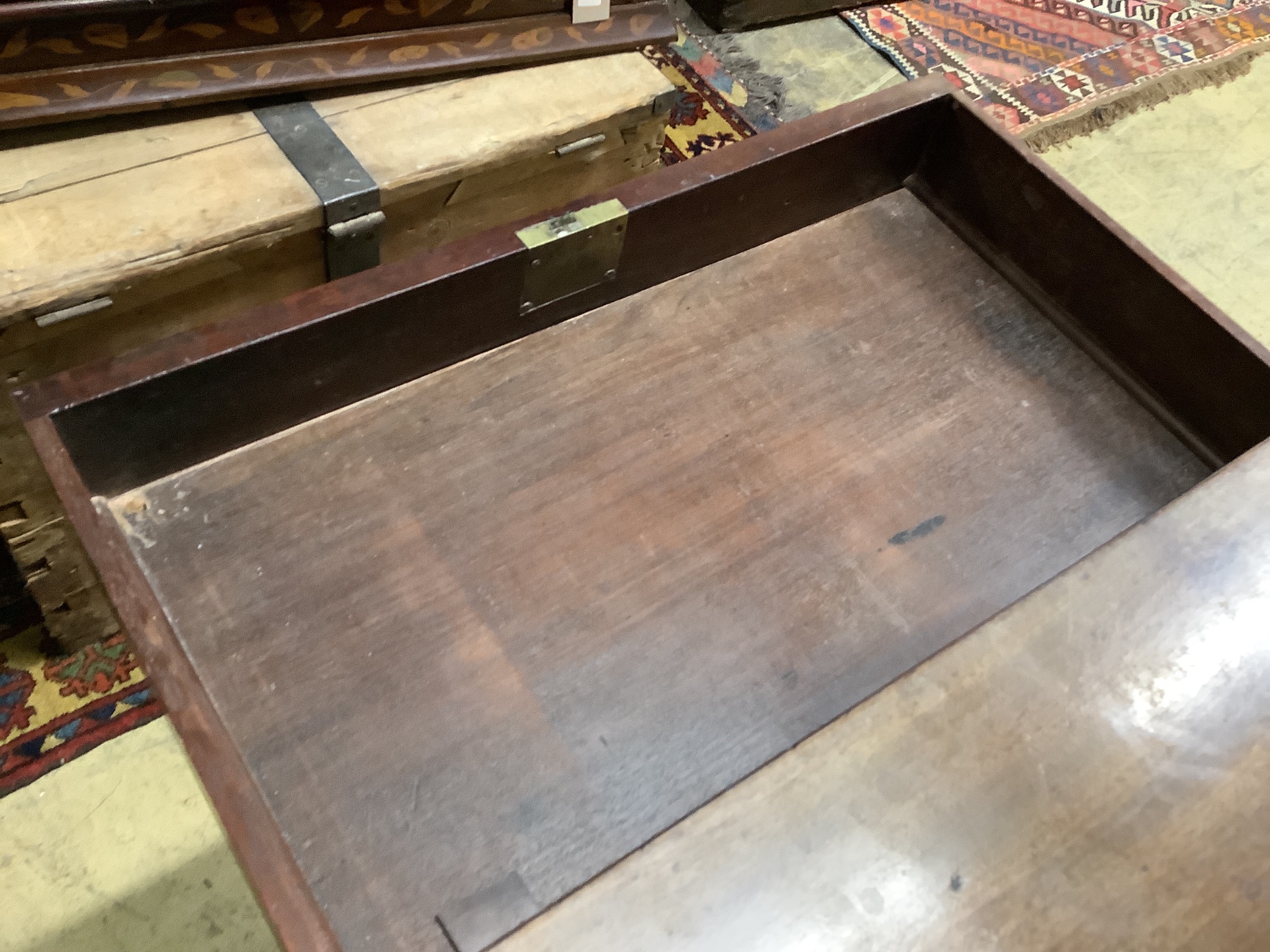 A Regency mahogany library table (a.f.), width 122cm, depth 68cm, height 73cm